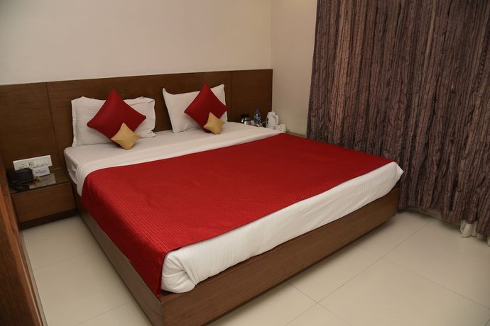 Imagen de la habitación del Hotel Rajhans Regent. Foto 15