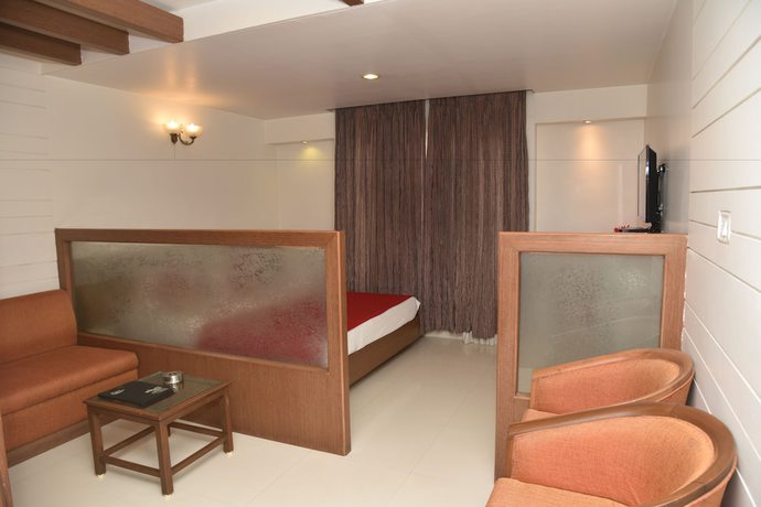 Imagen de la habitación del Hotel Rajhans Regent. Foto 16