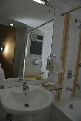 Imagen de la habitación del Hotel Rajhans Regent. Foto 18