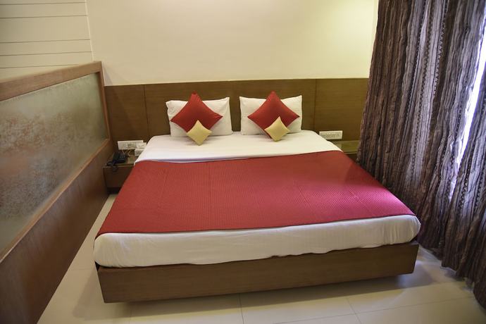 Imagen de la habitación del Hotel Rajhans Regent. Foto 19