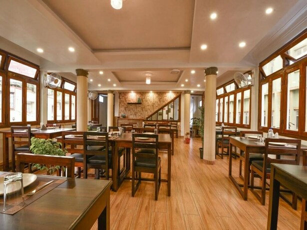 Imagen del bar/restaurante del Hotel Rajhans, Shillong. Foto 3