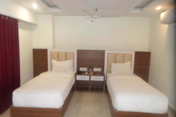 Imagen de la habitación del Hotel Rajmahal Roorkee. Foto 7