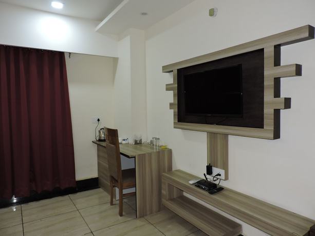 Imagen de la habitación del Hotel Rajmahal Roorkee. Foto 11