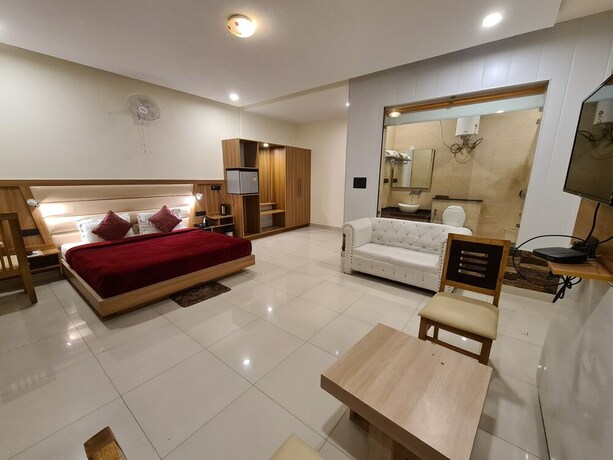 Imagen de la habitación del Hotel Rajpur Heights. Foto 29