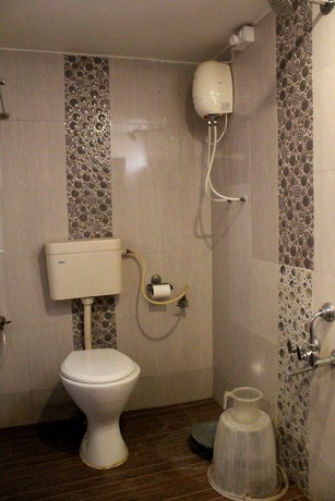 Imagen de la habitación del Hotel Rajshree, Navrangpura. Foto 18