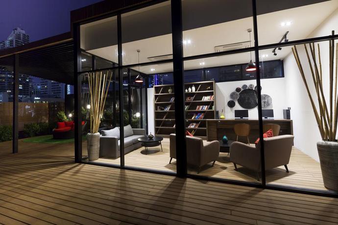 Imagen de los interiores del Hotel RakYim Siam - Sukhumvit 15. Foto 9