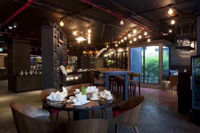 Imagen del bar/restaurante del Hotel RakYim Siam - Sukhumvit 15. Foto 6