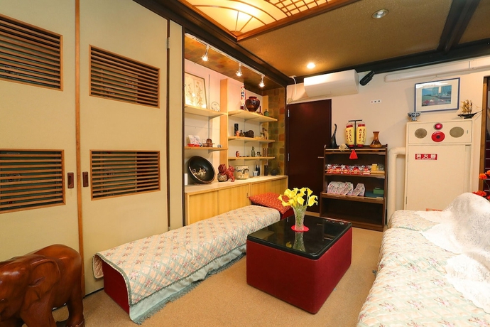 Imagen de los interiores del Hotel Raki Onsenryokan. Foto 16
