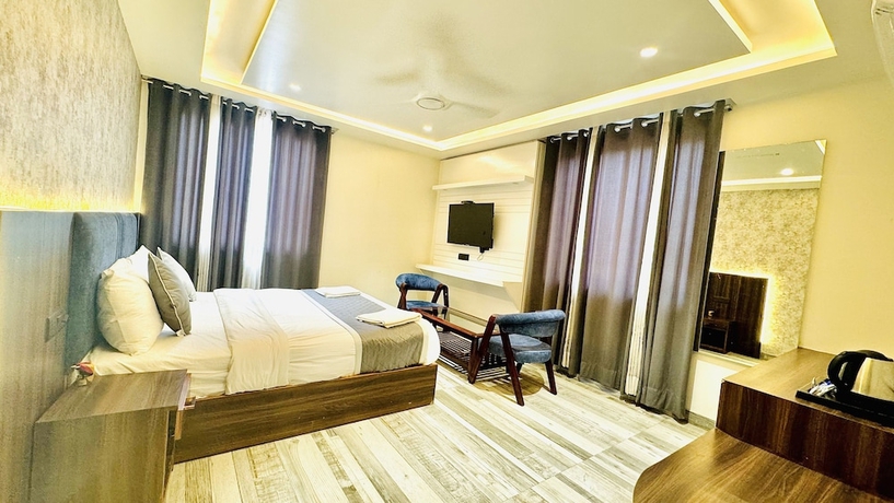 Imagen general del Hotel Raksha Suites and Banquet Greater Noida. Foto 1