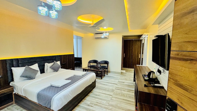 Imagen de la habitación del Hotel Raksha Suites and Banquet Greater Noida. Foto 6