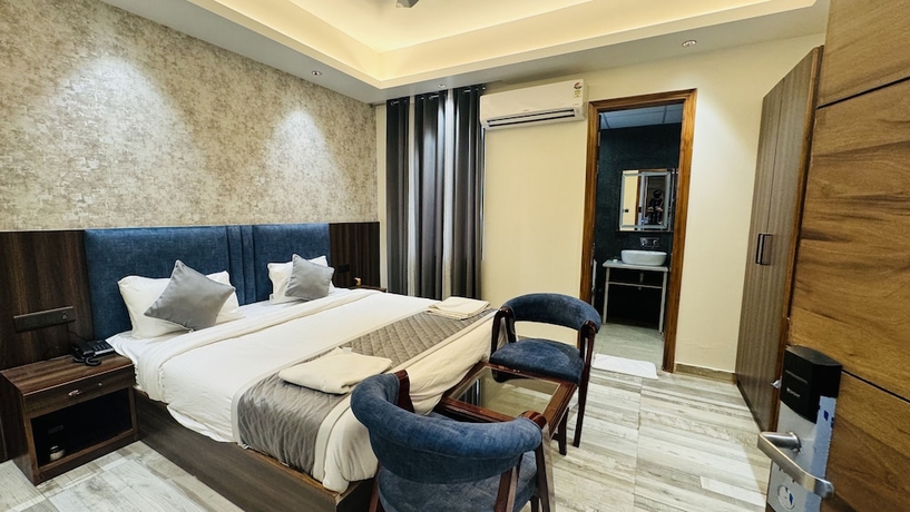 Imagen de la habitación del Hotel Raksha Suites and Banquet Greater Noida. Foto 8