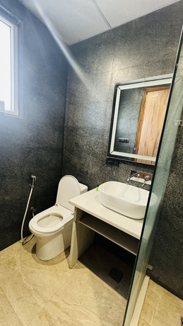 Imagen de la habitación del Hotel Raksha Suites and Banquet Greater Noida. Foto 13