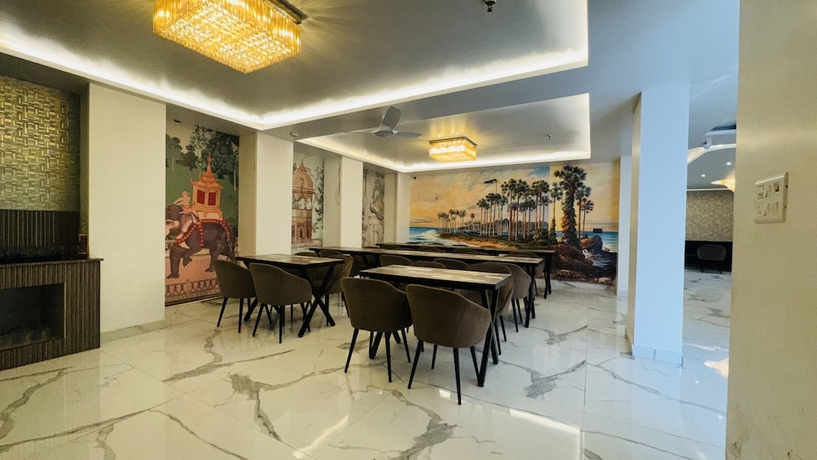 Imagen del bar/restaurante del Hotel Raksha Suites and Banquet Greater Noida. Foto 4