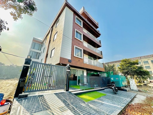 Imagen general del Hotel Raksha Suites and Banquet Greater Noida. Foto 2