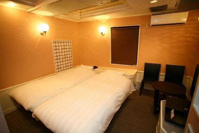 Imagen de la habitación del Hotel Raku Serina. Foto 3