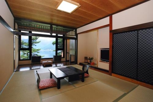 Imagen de la habitación del Hotel Rakuyu. Foto 7