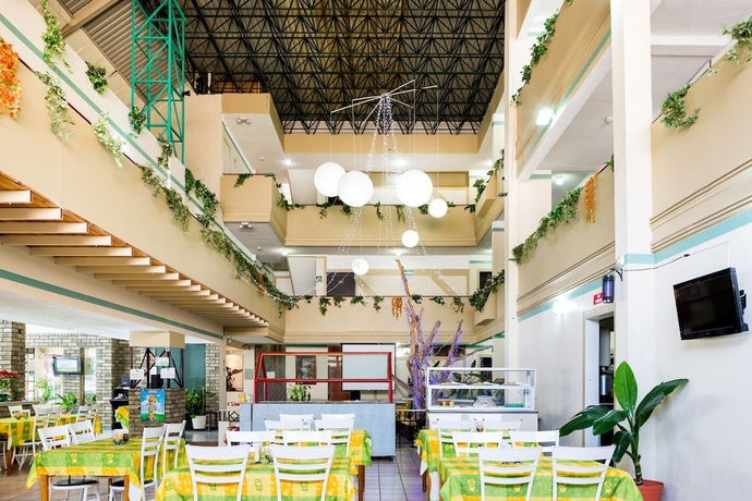 Imagen de los interiores del Hotel Raldos Inn. Foto 19