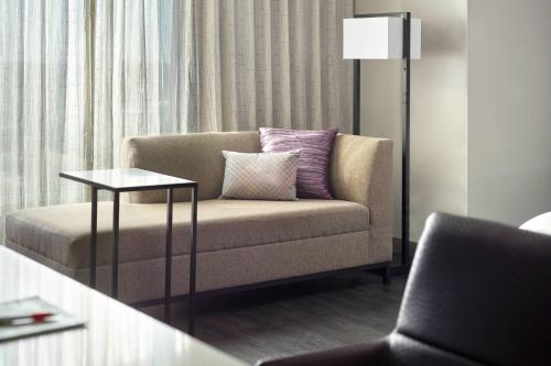 Imagen de la habitación del Hotel Raleigh Marriott City Center. Foto 19