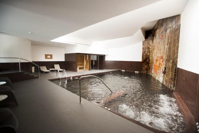 Imagen de la piscina del Hotel Rali Viana. Foto 14