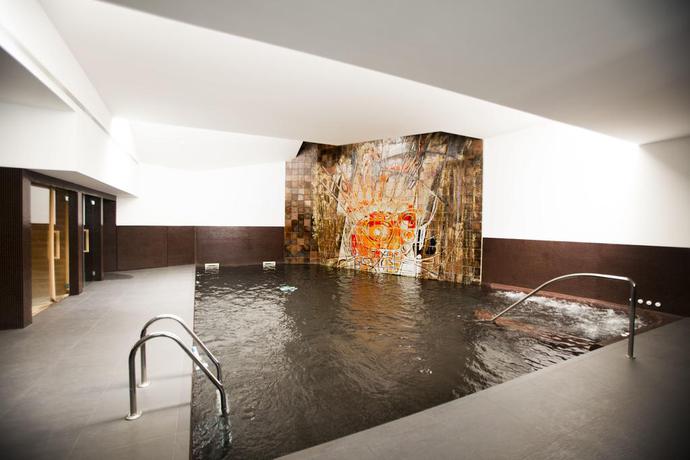 Imagen de la piscina del Hotel Rali Viana. Foto 15