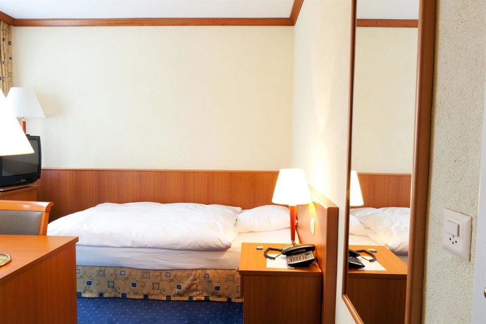 Imagen de la habitación del Hotel Rallye, La Tour-de-Tr&ecirc;me. Foto 6