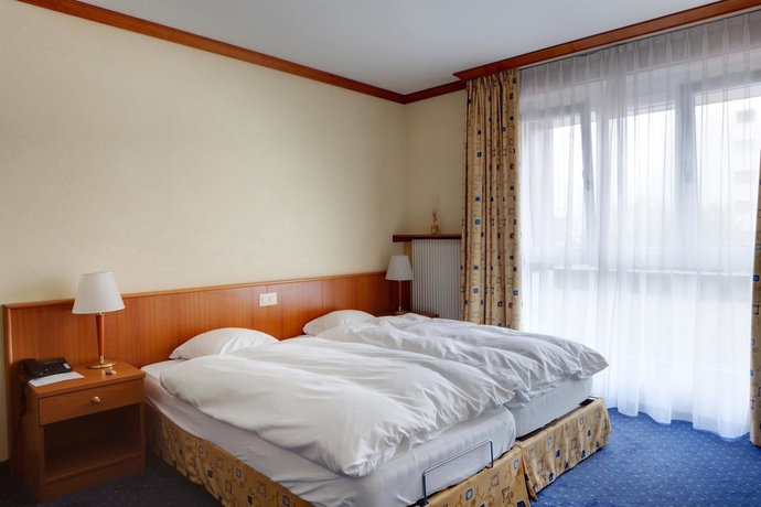 Imagen de la habitación del Hotel Rallye, La Tour-de-Tr&ecirc;me. Foto 8