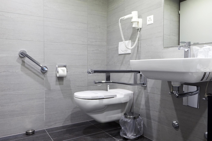 Imagen de la habitación del Hotel Rallye, La Tour-de-Tr&ecirc;me. Foto 9