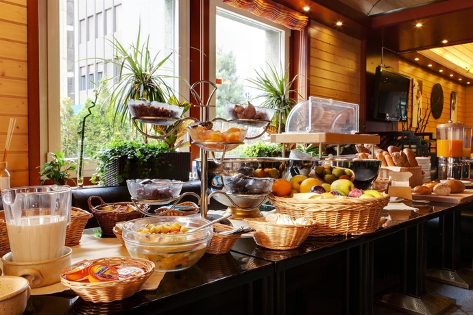 Imagen del bar/restaurante del Hotel Rallye, La Tour-de-Tr&ecirc;me. Foto 2