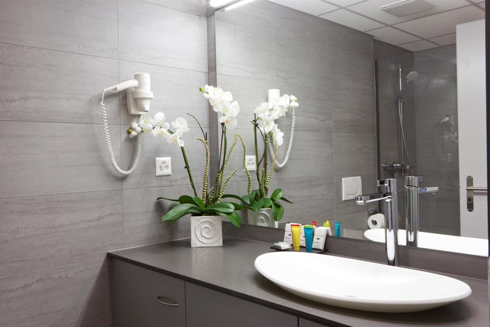 Imagen de la habitación del Hotel Rallye, La Tour-de-Tr&ecirc;me. Foto 14