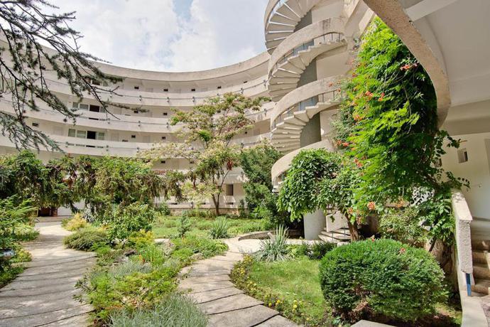 Imagen de los exteriores del Hotel Raluca. Foto 9