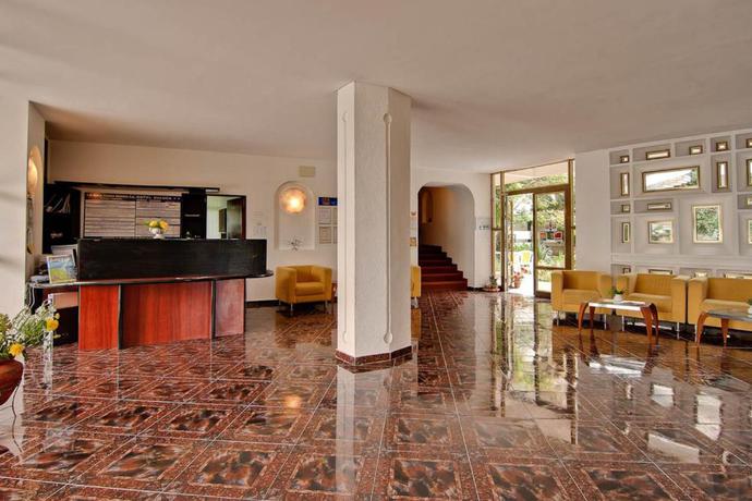 Imagen de los interiores del Hotel Raluca. Foto 12