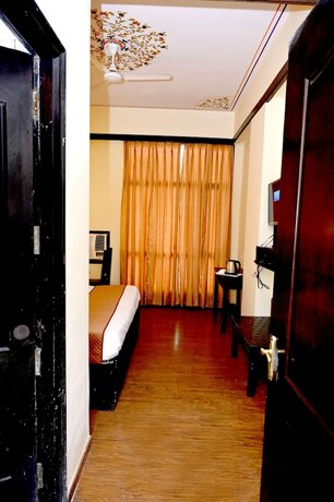 Imagen general del Hotel Ram Vilas By Fork Plaza. Foto 7