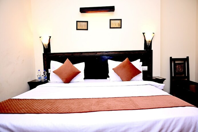 Imagen general del Hotel Ram Vilas By Fork Plaza. Foto 10