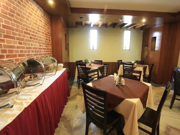 Imagen del bar/restaurante del Hotel Rama Inn Boutique Home. Foto 2