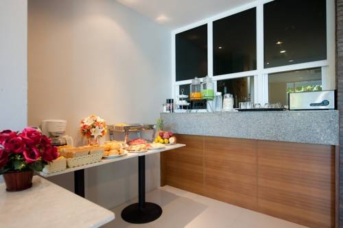 Imagen general del Hotel Rama Kata Beach Hotel. Foto 18