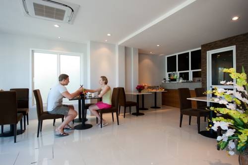 Imagen general del Hotel Rama Kata Beach Hotel. Foto 25