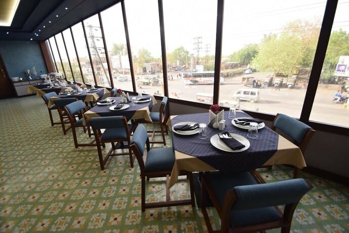 Imagen del bar/restaurante del Hotel Rama Residency, Bhilwara. Foto 17