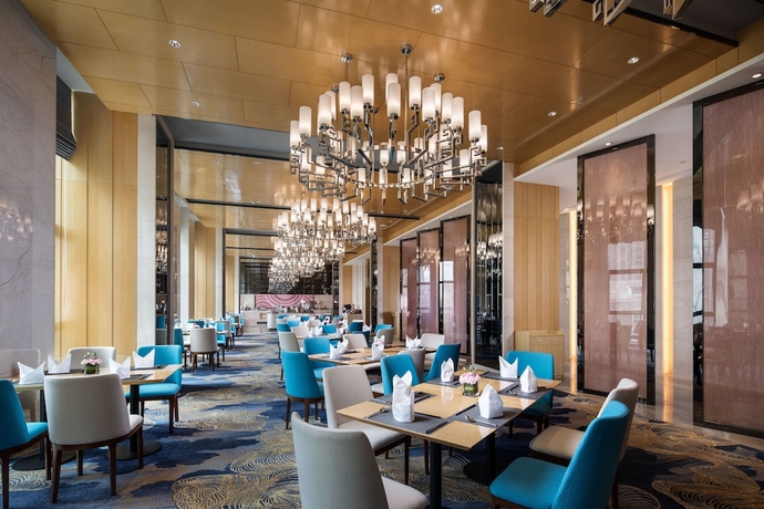Imagen del bar/restaurante del Hotel Ramada BY Wyndham Wuhan Hanyang. Foto 3