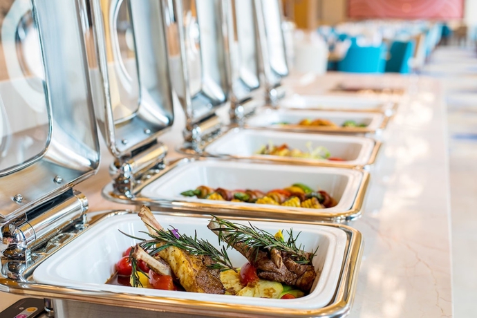 Imagen del bar/restaurante del Hotel Ramada BY Wyndham Wuhan Hanyang. Foto 4