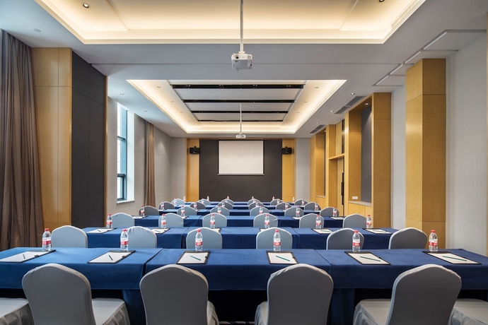 Imagen de los interiores del Hotel Ramada BY Wyndham Wuhan Hanyang. Foto 14