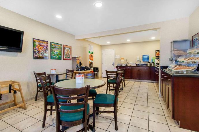 Imagen del bar/restaurante del Hotel Ramada Bayside Inn & Suites Eureka. Foto 5
