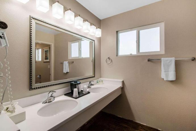 Imagen de la habitación del Hotel Ramada Bayside Inn & Suites Eureka. Foto 10