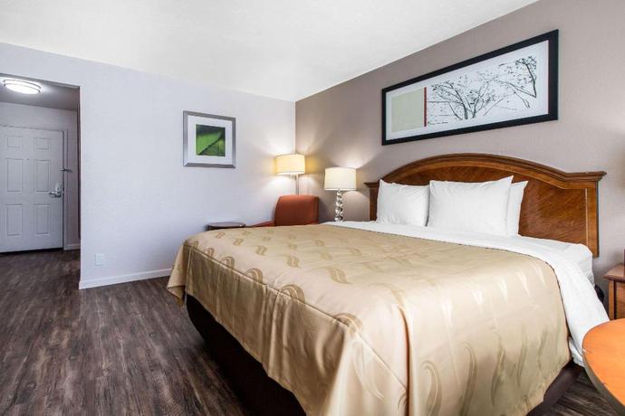 Imagen de la habitación del Hotel Ramada Bayside Inn & Suites Eureka. Foto 17