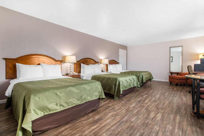 Imagen de la habitación del Hotel Ramada Bayside Inn & Suites Eureka. Foto 18