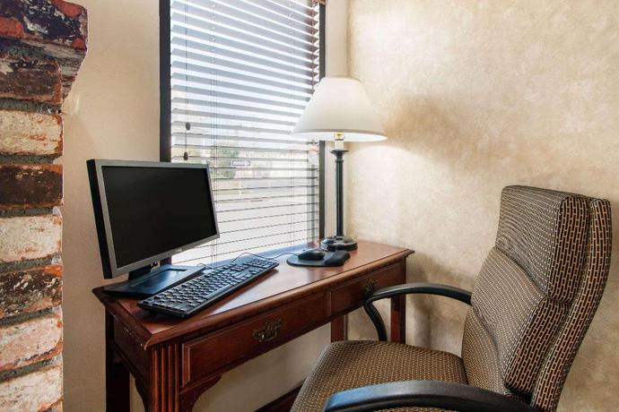 Imagen de los interiores del Hotel Ramada Bayside Inn & Suites Eureka. Foto 19