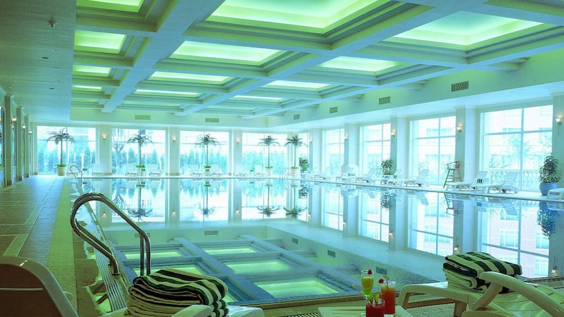 Imagen de la piscina del Hotel Ramada Beijing North. Foto 14
