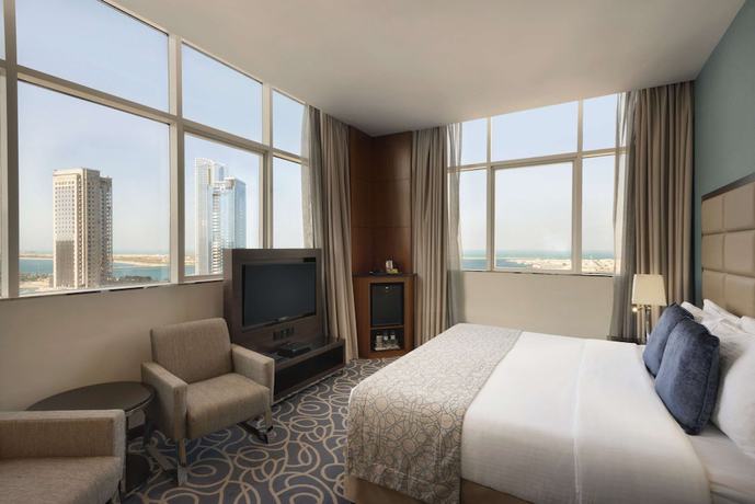 Imagen de la habitación del Hotel Ramada By Wyndham Abu Dhabi Corniche. Foto 4