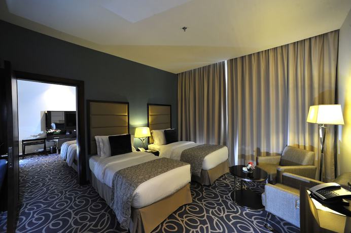 Imagen de la habitación del Hotel Ramada By Wyndham Abu Dhabi Corniche. Foto 7