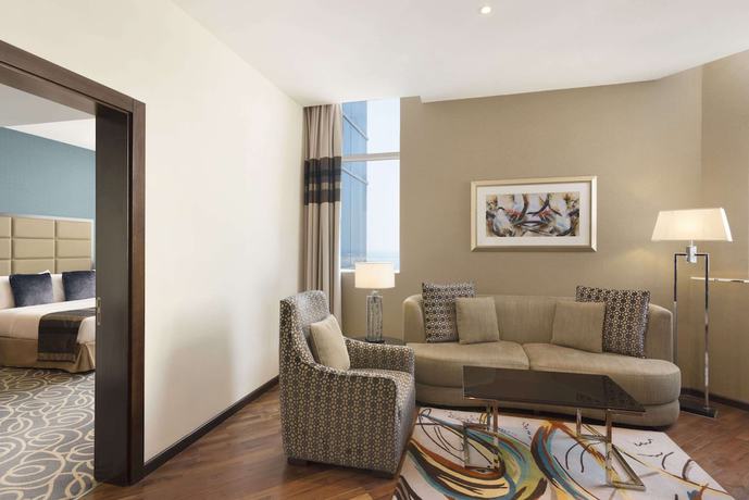 Imagen de la habitación del Hotel Ramada By Wyndham Abu Dhabi Corniche. Foto 8