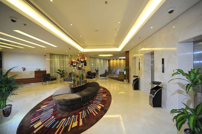 Imagen de los interiores del Hotel Ramada By Wyndham Abu Dhabi Corniche. Foto 16